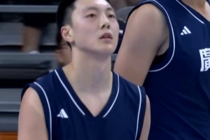 突破犀利！胡明軒半場(chǎng)9中6拿到兩隊(duì)最高14分外加1板3助