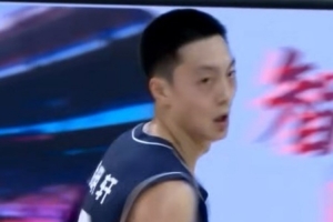 輸出串聯(lián)兩不誤！胡明軒全場(chǎng)11中6 拿下14分2籃板6助攻