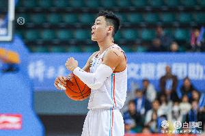 炸裂輸出！高詩巖半場12投7中&三分7中4 轟下18分2板1助1斷