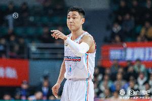 拿了全隊一半以上的分！高詩巖首節(jié)8中4拿下9分