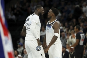 蘭德爾：第一次和華子訓(xùn)練被他打爆了 他有和科比一樣的競爭心態(tài)