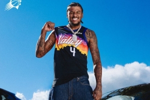 不能打球但能耍帥！杰倫·格林上身帶貨太陽城市版球衣