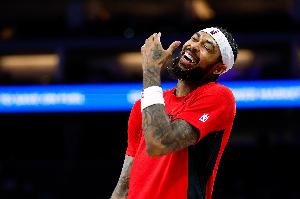 表現(xiàn)上佳！英格拉姆半場(chǎng)8中4 得到13分4籃板3助攻1搶斷