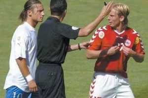 托蒂談2004年歐洲杯自己吐口水：我很后悔，我至今依然感到羞愧