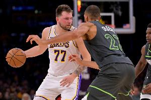 阿里納斯：獨行俠想用東契奇換華子&文班都換不到 最終只能換濃眉