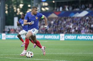 姆巴佩：C羅千球目標(biāo)不可思議，但我們要去嘗試因?yàn)樯闹挥幸淮? >
                                        </div>
                                    </div>
                                                                        <div   id=