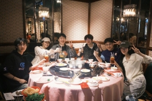 957曬解說(shuō)杯隊(duì)伍聚餐：快樂(lè)多一點(diǎn) 團(tuán)建少不了