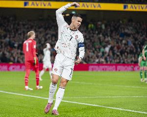 肘擊染紅！多家葡媒：C羅已獲準(zhǔn)離開(kāi)國(guó)家隊(duì)，足協(xié)希望他下輪觀(guān)戰(zhàn)