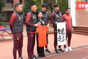 中國(guó)之隊(duì)公益進(jìn)校園，黃博文、于大寶、張璦暉與學(xué)生們同場(chǎng)競(jìng)技