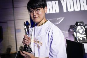 Gumayusi：中國(guó)最強(qiáng)AD給我頒獎(jiǎng)我很開(kāi)心！Oner還說(shuō)自己會(huì)是FMVP呢