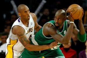 楊毅：09-10黃綠大戰(zhàn)強(qiáng)度是我心中的第一 比賽開(kāi)始就排山倒海抱摔