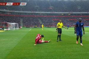 萊萬爭搶時(shí)受傷，但仍暫時(shí)堅(jiān)持比賽