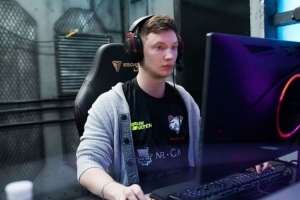 老將回歸？現(xiàn)年29歲選手Resolut1on展示13832天梯分 并找隊(duì)打五