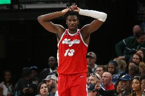 內(nèi)線這效率太差！小賈倫23中6拿到26分5板3助1帽