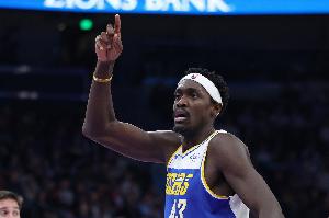 苦苦支撐！西亞卡姆半場12中7拿到18分1板1助2斷 次節(jié)獨(dú)得13分