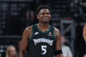 手還挺涼！愛德華茲半場8中1&三分4中0得7分 另有4板4助1斷