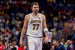 前十場(chǎng)344分89助36記三分！東契奇是史上首位達(dá)到這3項(xiàng)標(biāo)準(zhǔn)的球員