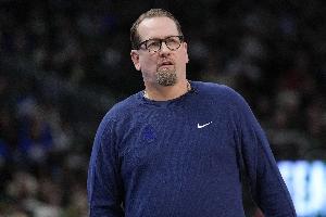 賺大了！桑德斯補(bǔ)籃造殺傷 76人挑戰(zhàn)成功改判祖巴茨犯規(guī)獲得2罰