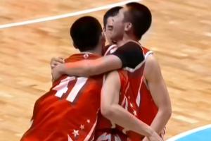 最后時(shí)刻屢有關(guān)鍵貢獻(xiàn)！何文煒全場得到10分6板6助3斷