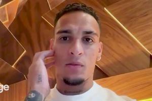 安東尼：關(guān)窗前一天晚上11點(diǎn)孔帕尼給我打電話，我當(dāng)時(shí)猶豫了很久