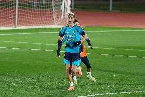 馬卡報(bào)：赫伊森經(jīng)檢查后確認(rèn)沒有受傷，可以出戰(zhàn)埃爾切