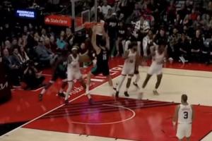 楊瀚森籃下吃餅暴扣！4分已經(jīng)創(chuàng)造生涯新高啦！