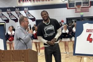 杰倫·格林高中球衣退役 太陽主教練和多位新隊友到場支持