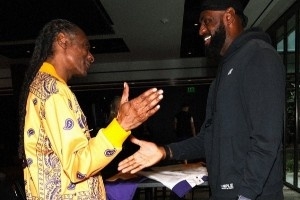 支持主隊(duì)！湖人官推曬Snoop Dogg造訪球隊(duì)訓(xùn)練館組圖