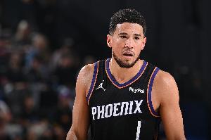 有點慘！布克強攻不中球砸自己出界 太陽挑戰(zhàn)還失敗了