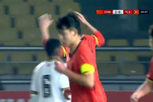 高空轟炸！張伯霖角球頭槌本場(chǎng)雙響，國(guó)少3-0領(lǐng)先東帝汶