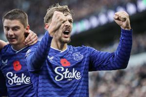 誅心霍爾：早早少打一人本可能崩盤(pán) 我都不知自己右腳能進(jìn)球