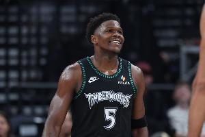 球星作用！愛德華茲上下步拋投 個(gè)人連拿6分