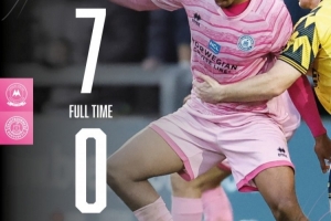 真退錢了！球迷遠(yuǎn)征900公里目睹球隊0-7慘敗，球員自掏腰包補(bǔ)償