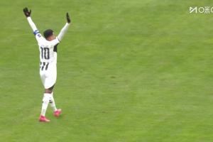 林皇白慶祝了！首爾外援禁區(qū)內(nèi)無人防守打飛，林加德捂臉不敢相信