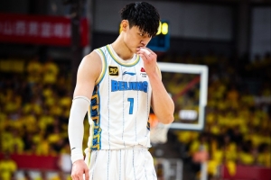 記者：等到這個(gè)窗口期國(guó)家隊(duì)比賽打完 曾凡博和北京才會(huì)商討未來(lái)