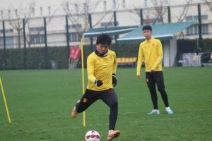 【體壇獨(dú)家】徐彬英國(guó)自由行 即將簽約狼隊(duì)談判外租