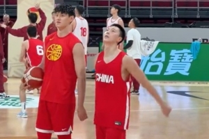 中國(guó)男籃世預(yù)賽對(duì)陣韓國(guó)前公開(kāi)訓(xùn)練 胡明軒曾凡博比外線三分