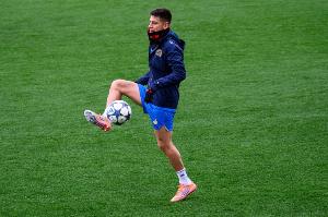 難練級(jí)！埃切維里無(wú)緣戰(zhàn)曼城+坐3場(chǎng)板凳，19歲外租3個(gè)月踢240分鐘