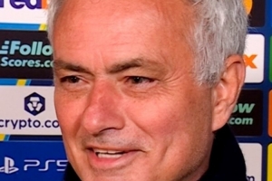 穆帥談與斯內(nèi)德再見(jiàn)面：他給我?guī)?lái)了三冠王，這個(gè)胖子很可愛(ài)