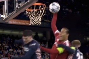 今日趣圖：十佳球首位，且看世一衛(wèi)力劈華山！不愧效力過(guò)凱爾特人