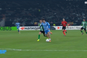 全臥底伊斯科被隊友踢傷后，烏得勒支門將出擊又膝蓋爆頭隊友