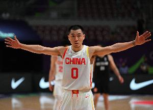 中國(guó)男籃首發(fā)：高詩(shī)巖、胡明軒、朱俊龍、曾凡博、周琦