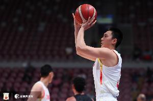 完全啞火！胡明軒運(yùn)動(dòng)戰(zhàn)5中0僅靠罰球得到2分 另有1籃板4助攻