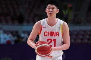 盡力了！胡金秋替補(bǔ)出戰(zhàn) 全場(chǎng)4投4中得到10分3籃板
