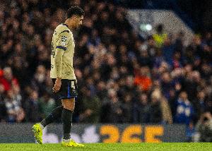 世體：盡管對陣切爾西被罰下，但巴薩全隊向阿勞霍表達了支持