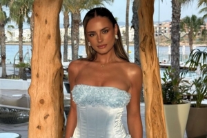 太陽(yáng)報(bào)：羅杰斯與網(wǎng)紅模特約會(huì)度假，幾天后對(duì)陣?yán)澛?lián)梅開(kāi)二度