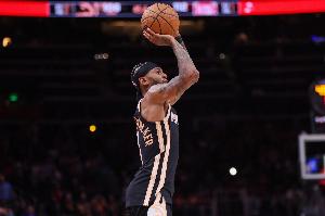 火力很猛！亞歷山大·沃克21中9貢獻(xiàn)28分 三分13中5