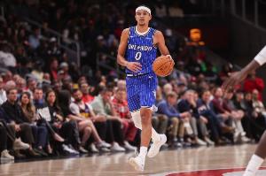 一馬當(dāng)先！布萊克反擊一條龍 起飛滑翔單臂戰(zhàn)斧暴扣