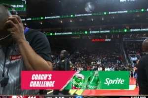 疑似被擊中要害！奧孔武被吹犯規(guī) 老鷹挑戰(zhàn)還失敗了