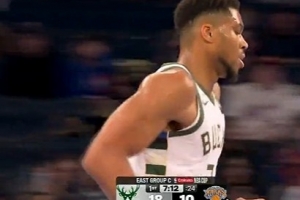 攻防壓制！字母哥長(zhǎng)驅(qū)直入反擊得手 雄鹿轟出11-2打停尼克斯